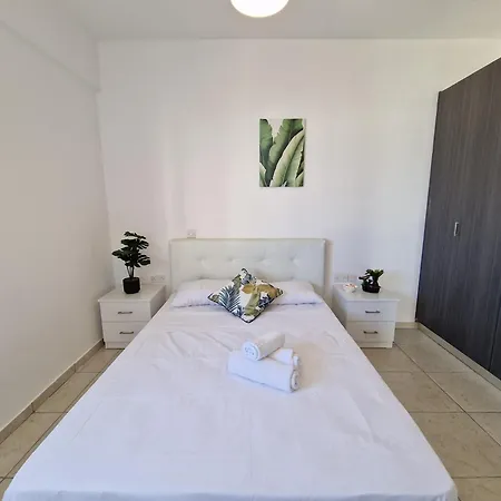 Tropical Paradise 200m From Finikoudes Apartment Larnaca