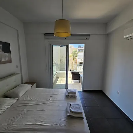 Tropical Paradise 200m From Finikoudes Apartment Larnaca
