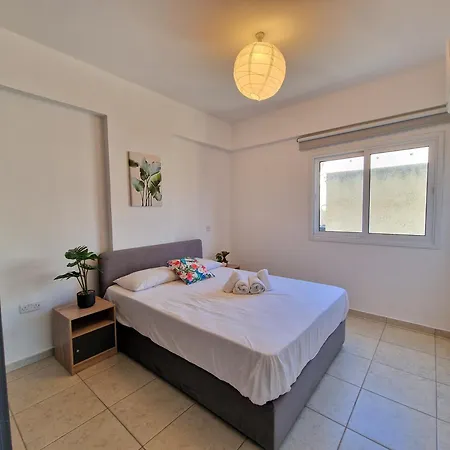 Tropical Paradise 200m From Finikoudes