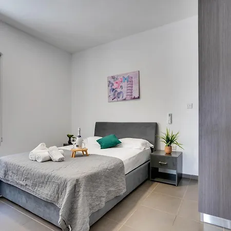 Tropical Paradise 200m From Finikoudes Larnaca