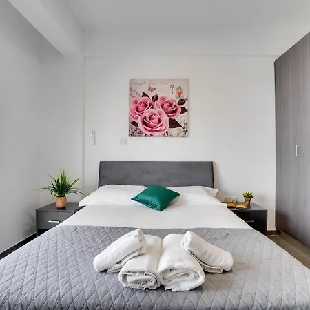 Tropical Paradise 200m From Finikoudes Appartamento