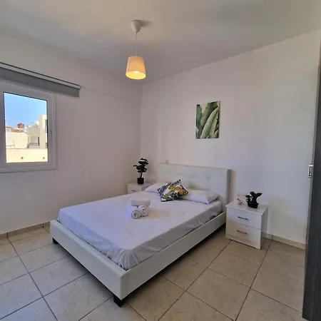 Tropical Paradise 200m From Finikoudes *