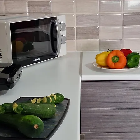 Tropical Paradise 200m From Finikoudes Appartamento *