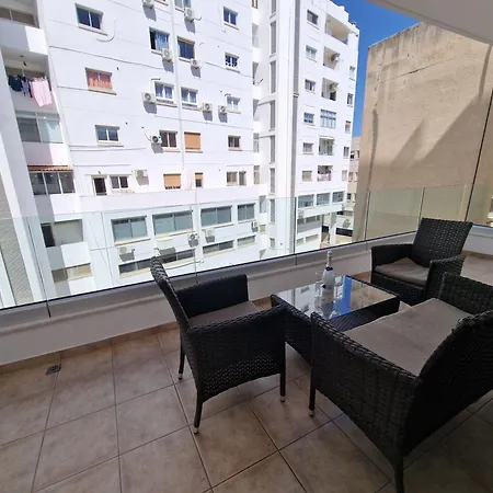Tropical Paradise 200m From Finikoudes Appartamento Larnaca