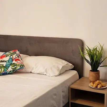 Tropical Paradise 200m From Finikoudes Appartamento