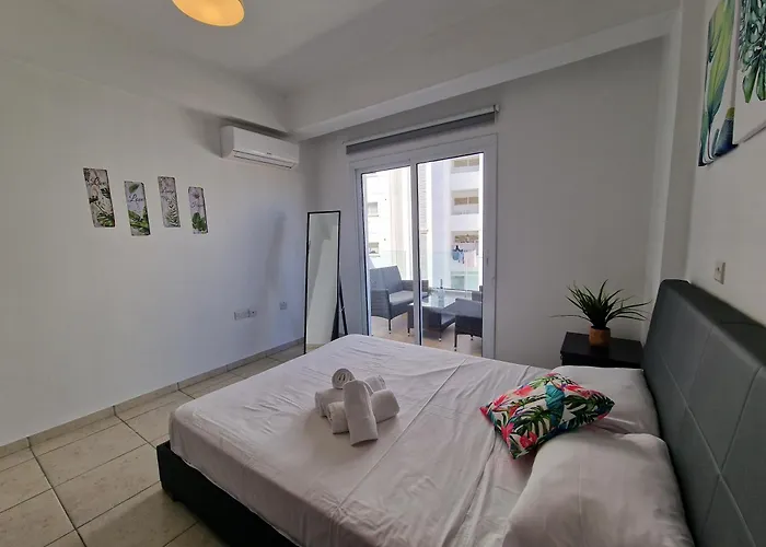 Tropical Paradise 200m From Finikoudes Apartament Larnaca