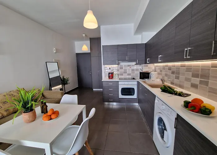 Tropical Paradise 200m From Finikoudes