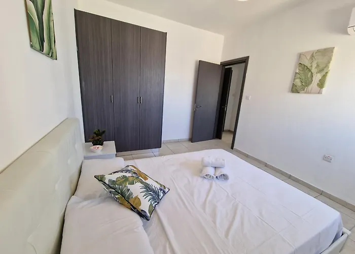 Tropical Paradise 200m From Finikoudes Apartament