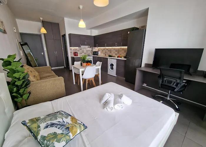 Tropical Paradise 200m From Finikoudes Apartament *