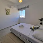Tropical Paradise 200m From Finikoudes Larnaca