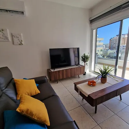 Tropical Paradise 200m From Finikoudes * Larnaca