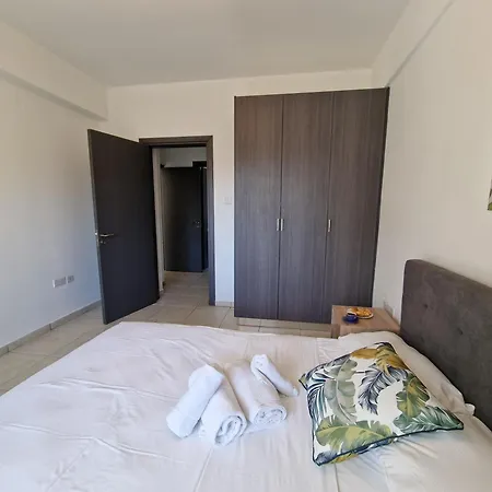 Tropical Paradise 200m From Finikoudes Apartament