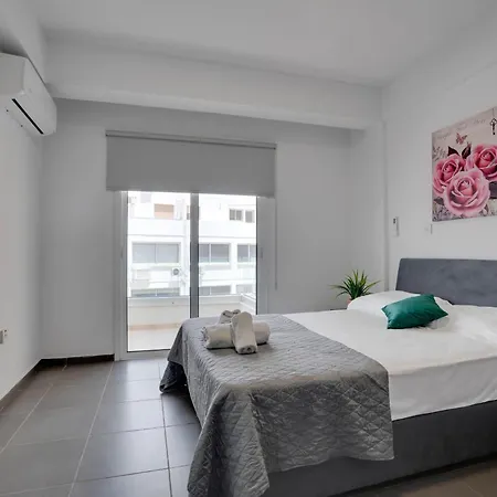 Tropical Paradise 200m From Finikoudes Apartament Larnaca