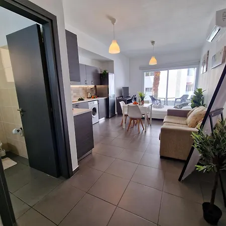 Apartament Tropical Paradise 200m From Finikoudes Larnaca