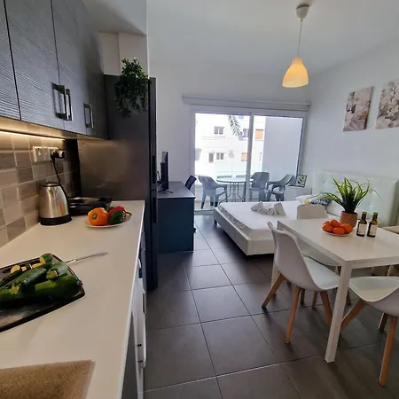 Apartment Tropical Paradise 200m From Finikoudes *