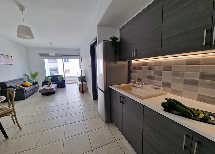 Tropical Paradise 200m From Finikoudes