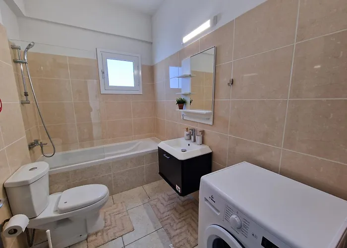 Tropical Paradise 200m From Finikoudes Appartamento *