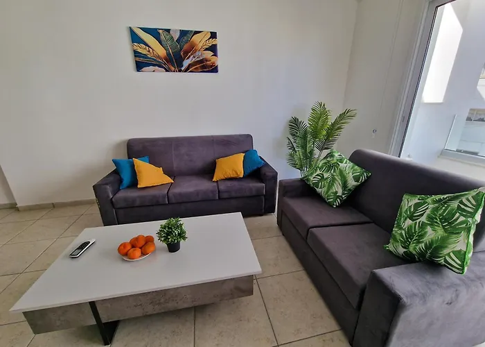 Tropical Paradise 200m From Finikoudes Larnaca