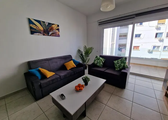 Tropical Paradise 200m From Finikoudes Apartmán