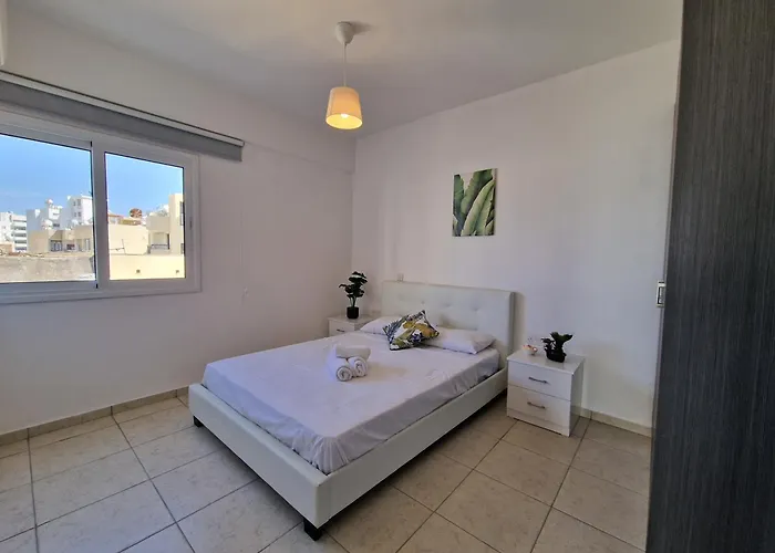 Tropical Paradise 200m From Finikoudes *