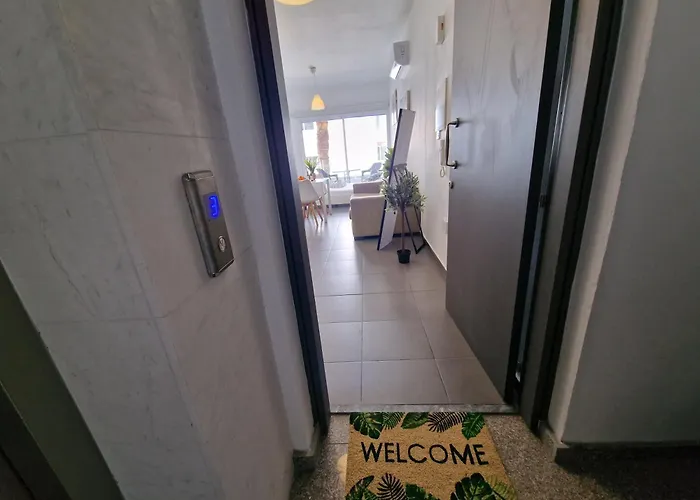 Tropical Paradise 200m From Finikoudes Larnaka