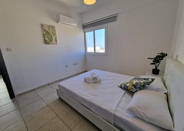 Tropical Paradise 200m From Finikoudes Larnaca