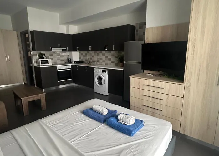 Tropical Paradise 200m From Finikoudes * Larnaca