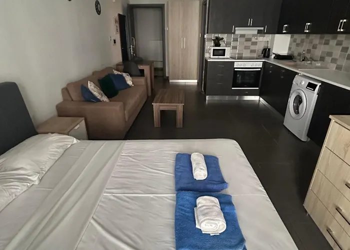 Tropical Paradise 200m From Finikoudes * Larnaka