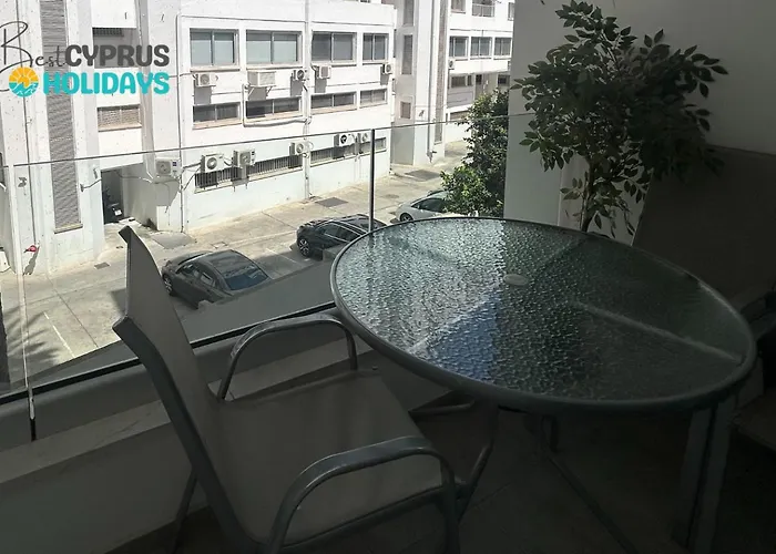 Tropical Paradise 200m From Finikoudes * Larnaca