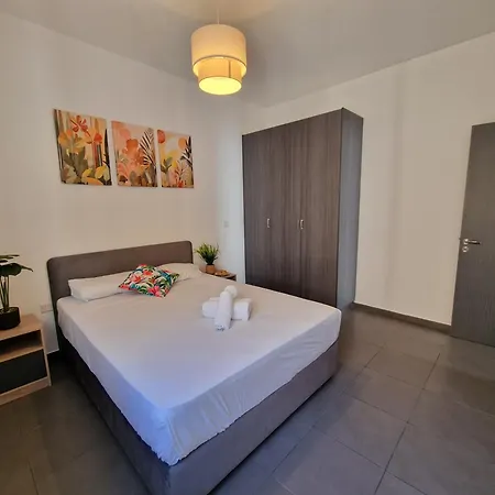 Tropical Paradise 200m From Finikoudes Apartmán Larnaca