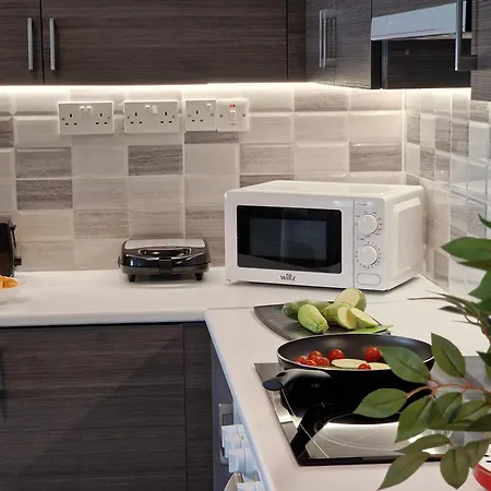 Tropical Paradise 200m From Finikoudes Apartment