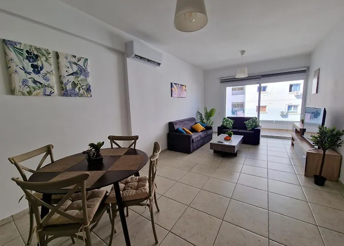 Tropical Paradise 200m From Finikoudes Apartament Larnaca