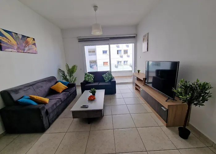 Tropical Paradise 200m From Finikoudes Apartament