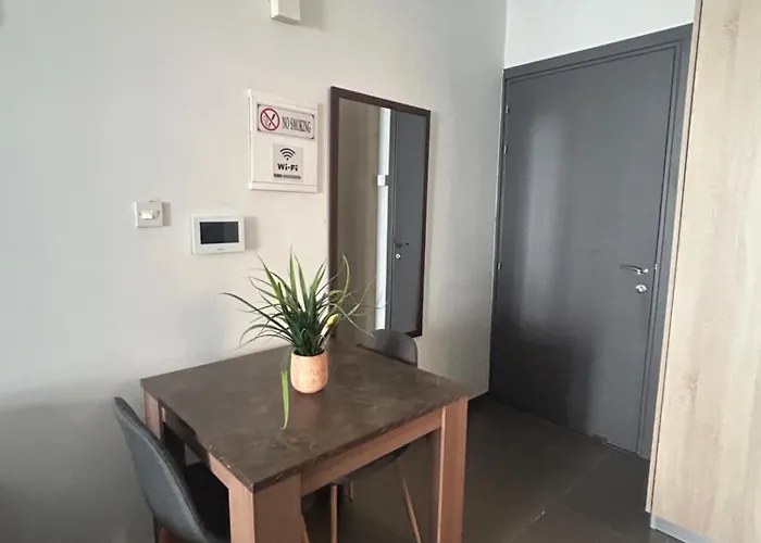 Tropical Paradise 200m From Finikoudes Apartament *